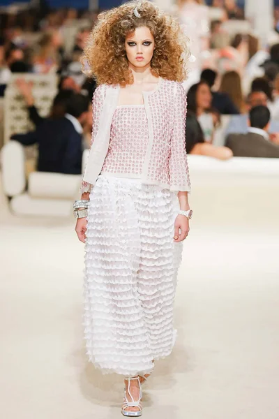 Look 18